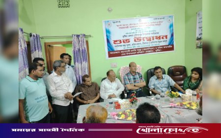 দৌলতপুরে গবাদিপশুর স্বাস্থ্য সুরক্ষা ও প্রাণিসম্পদ উন্নয়ন কর্মসূচির উদ্বোধন