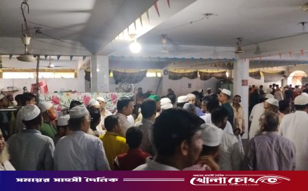সদরপুরে ৮ম শ্রেণির শিক্ষার্থী রাইসা আফরিনের জানাজা ও দাফন সম্পন্ন