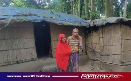 ১২ বছর ধরে পলিথিনের ঝুপড়িতে খগেন মন্ডল, সরকারি ঘরের আশ্বাস প্রশাসনের