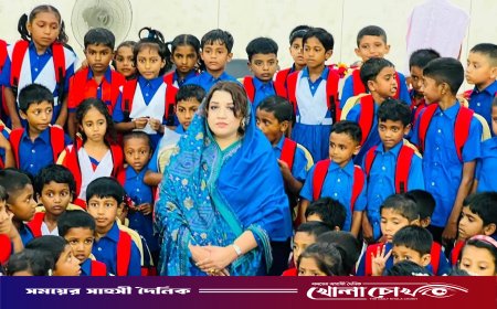 শিক্ষার্থীদের মাঝে স্কুল ব্যাগ ও কেডস বিতরণ করলেন পররাষ্ট্র প্রতিমন্ত্রী শামা ওবায়েদ