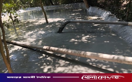 নগরকান্দায় ফসলি জমি থেকে অবৈধ ড্রেজারে বালু উত্তোলন, ঝুঁকিতে কৃষিজমি