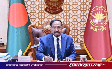 বঙ্গভবন ছাড়লেন অস্থায়ী রাষ্ট্রপতি হাফিজ উদ্দিন আহমদ