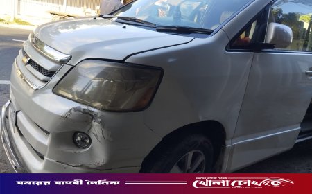 নগরকান্দায় মোটরসাইকেল বাঁচাতে গিয়ে দোকানে ঢুকল মাইক্রোবাস