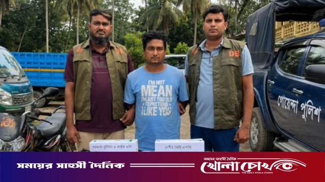 মনোহরগঞ্জে ডিবির অভিযান: ২টি আগ্নেয়াস্ত্র ও গুলিসহ যুবক গ্রেপ্তার, মোটরসাইকেল জব্দ