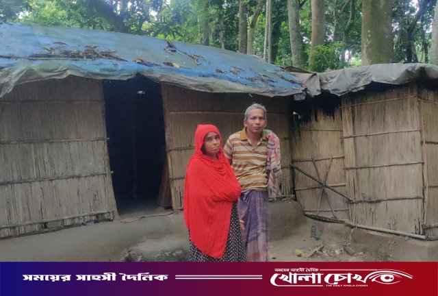 ১২ বছর ধরে পলিথিনের ঝুপড়িতে খগেন মন্ডল, সরকারি ঘরের আশ্বাস প্রশাসনের