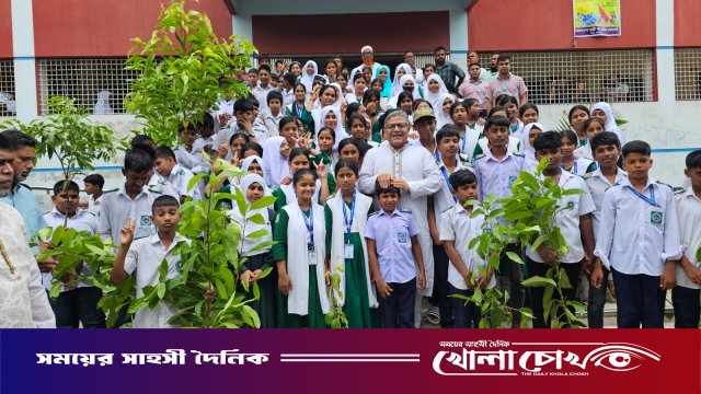 ভাঙ্গায় সৎসঙ্গের উদ্যোগে ফলজ ও বনজ গাছের চারা বিতরণ করেন এমপি শহিদুল ইসলাম বাবুল