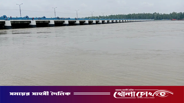 পাহাড়ি ঢলে বিপৎসীমার ওপরে তিস্তার পানি, খুলে দেওয়া হয়েছে ব্যারেজের ৪৪ গেট