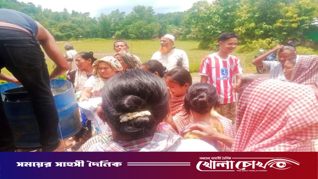 রাইখালীতে দুস্থদের চাল বিতরণ করতে গিয়ে বিপাকে বিএনপি নেতা