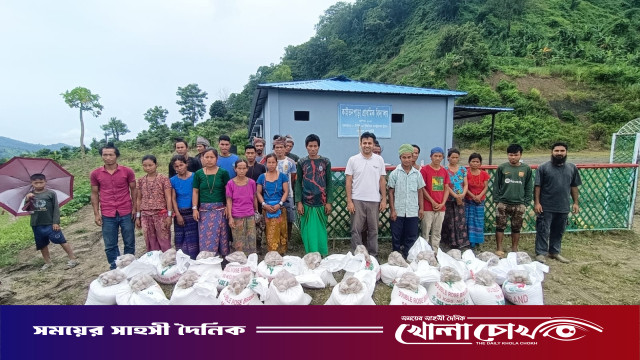 থানচিতে বন্যা ও পাহাড় ধসে ক্ষতিগ্রস্ত ২ হাজার পরিবার: দুর্গম পাহাড়ে ঘরে ঘরে যাচ্ছে পুনর্বাসন সহায়তা