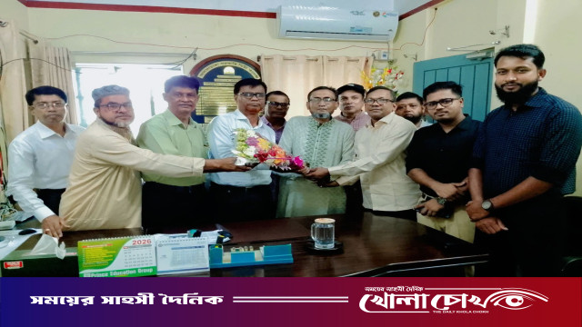 ফুলেল শুভেচ্ছায় আলফাডাঙ্গা সরকারি কলেজের দায়িত্ব নিলেন নতুন অধ্যক্ষ আলমগীর হাসান