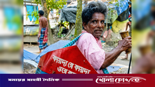 এক বাক্সে বন্দি পুরো দুনিয়া: ৫০ বছর ধরে বায়োস্কোপের চাকা ঘোরাচ্ছেন বরিশালের সর্বানন্দ মধু