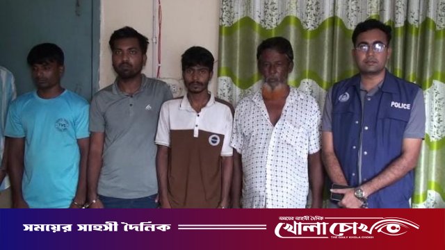 দৌলতপুরে জুয়ার আসরে পুলিশের অভিযান, ৫ জুয়াড়ি আটক