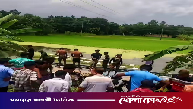 বোয়ালমারীতে বাস-ট্রাক মুখোমুখি সংঘর্ষ: খাদে পড়ল বাস, আহত অন্তত ১৫