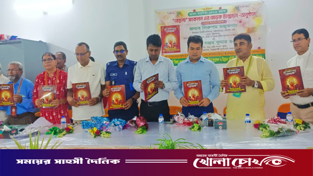 আগৈলঝাড়ায় বিজয় গুপ্তের মনসা মন্দিরে ‘বেহুলা সংকলন’ স্মরণিকার মোড়ক উন্মোচন