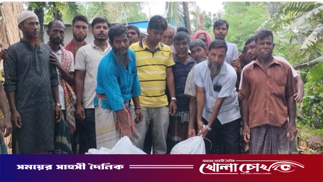 বালিয়াকান্দিতে সড়কের ভাঙন রোধে ব্যক্তিগত উদ্যোগে জিও ব্যাগ স্থাপন