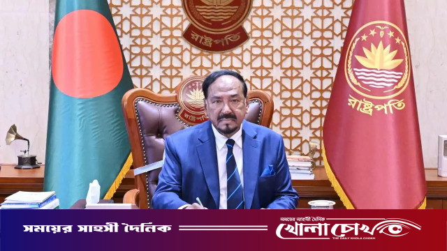 বঙ্গভবন ছাড়লেন অস্থায়ী রাষ্ট্রপতি হাফিজ উদ্দিন আহমদ