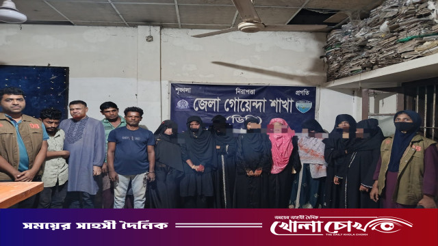 নোয়াখালীতে আবাসিক হোটেলে ডিবির অভিযান: নারীসহ গ্রেপ্তার ১২