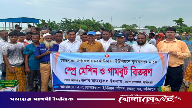 রাসেলস ভাইপার আতঙ্কে খেতেই নষ্ট হচ্ছিল ফসল: কৃষকদের গামবুট দিল প্রশাসন