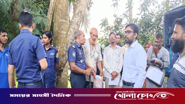 আগৈলঝাড়ায় সরকারি রাস্তার গাছ কাটার দায়ে জরিমানা, কাঠ জব্দ