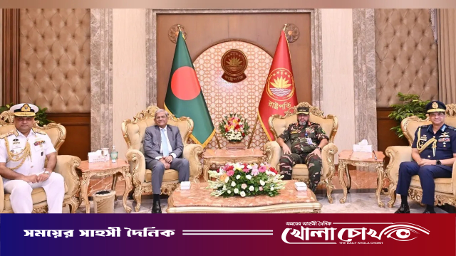 রাষ্ট্রপতির সঙ্গে ৩ বাহিনী প্রধানের সাক্ষাৎ