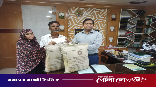 চরভদ্রাসনে আগুনে ৭টি ছাগল হারানো দিনমজুর আদেলের পাশে উপজেলা প্রশাসন