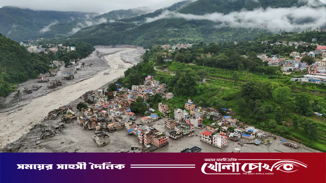 'আমি আমার জীবনসঙ্গীর হাত ধরে রেখেছিলাম, কিন্তু স্রোত তাকে ভাসিয়ে নিয়ে গেল’
