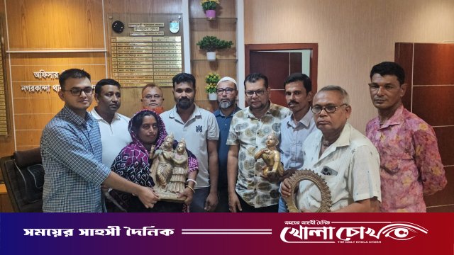 নগরকান্দায় উদ্ধার হওয়া মূর্তি আদালতের নির্দেশে মন্দির কর্তৃপক্ষের জিম্মায় হস্তান্তর