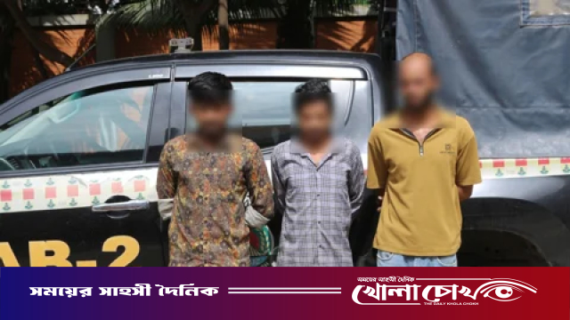 মোহাম্মদপুরে কব্জিকাটা আনোয়ার গ্রুপের ৩ সদস্য গ্রেপ্তার