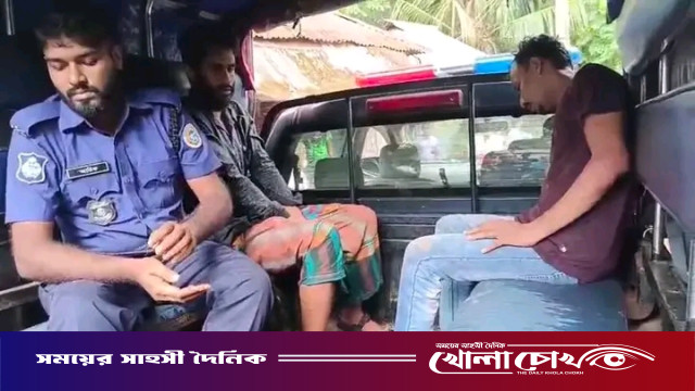 নাজিরপুরে অস্ত্রসহ একাধিক মামলার দুই আসামিকে পুলিশে দিল জনতা