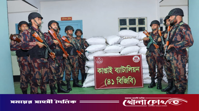 কাপ্তাইয়ে অবৈধ ইউরিয়া সারসহ ট্রাক জব্দ করেছে ৪১ বিজিবি