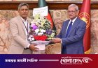 বঙ্গভবনে রাষ্ট্রপতি মির্জা ফখরুল ইসলাম আলমগীরকে ফরিদপুর জেলা পরিষদের ফুলেল শুভেচ্ছা