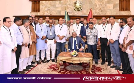 বঙ্গভবনে ৩৩ জেলা পরিষদ প্রশাসকের সঙ্গে রাষ্ট্রপতির সাক্ষাৎ:  উপস্থিত ছিলেন ফরিদপুর জেলা পরিষদের প্রশাসক আফজাল হোসেন খান পলাশ