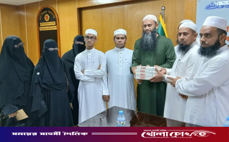 উপহার হিসেবে দেওয়া ‘নেক্সাস’ বই ফেরত নিলেন ধর্ম প্রতিমন্ত্রী