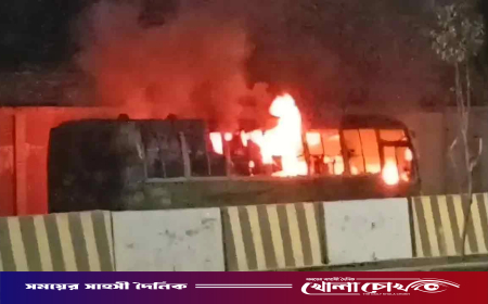 সাভারে যাত্রীবাহী বাসে আগুন