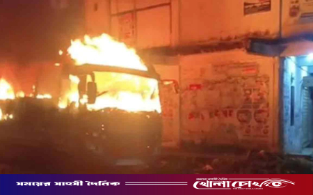 সিদ্ধিরগঞ্জে সড়কের পাশে রাখা বাসে দুর্বৃত্তদের আগুন