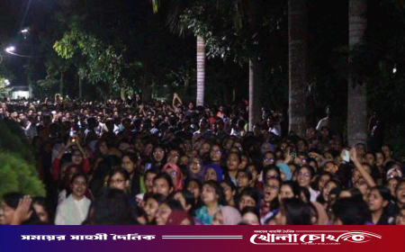 চুয়েটে ভিসি পরিবর্তনের প্রতিবাদে শিক্ষার্থীদের বিক্ষোভ, ভবনে তালা