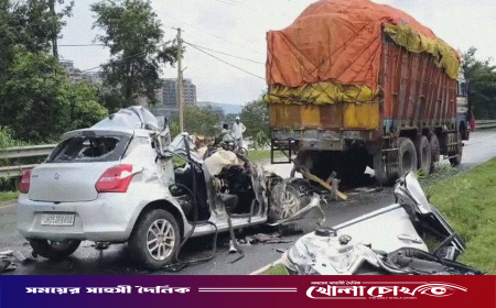 দাঁড়িয়ে থাকা ট্রাকে ধাক্কা, দুর্ঘটনায় মন্ত্রীর মেয়েসহ নিহত ৪