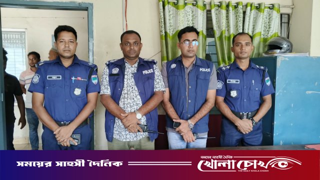 দৌলতপুরে অস্ত্র ও ককটেলসহ যুবককে গণপিটুনি দিয়ে পুলিশে সোপর্দ