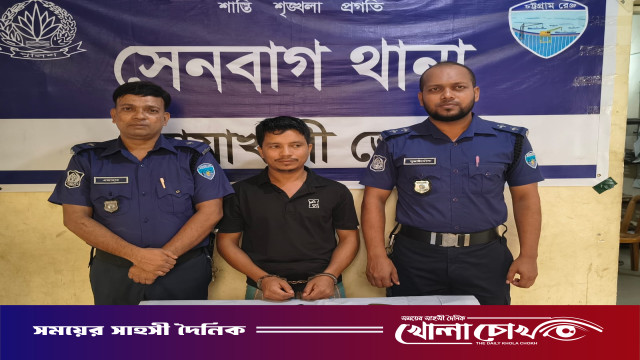তোষকের নিচে লুকানো পাইপগান ও কার্তুজসহ যুবক গ্রেপ্তার