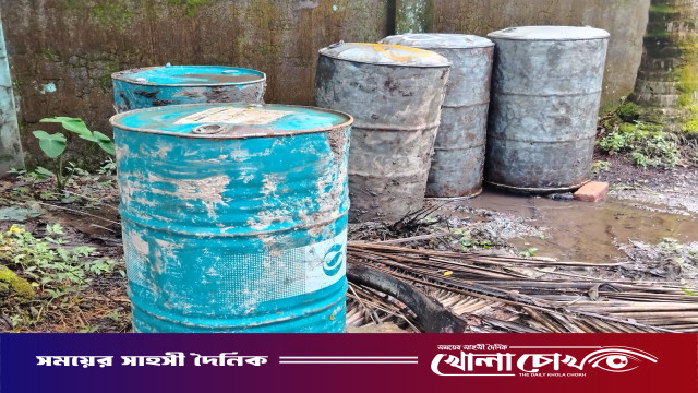 হাতিয়ায় ফেরিঘাট থেকে ১৮০০ লিটার চোরাই ডিজেল ও মবিল জব্দ, গ্রেপ্তার ১