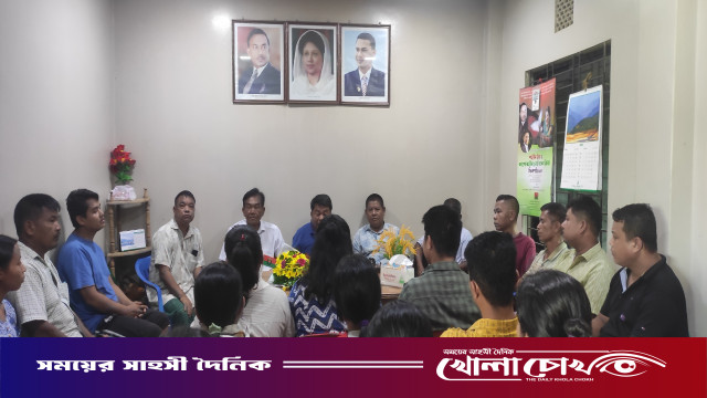 রোয়াংছড়িতে যুবসমাজের সঙ্গে জেলা পরিষদ সদস্য মাওসেতুং তঞ্চঙ্গ্যার মতবিনিময়