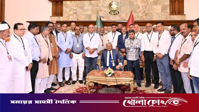 বঙ্গভবনে ৩৩ জেলা পরিষদ প্রশাসকের সঙ্গে রাষ্ট্রপতির সাক্ষাৎ:  উপস্থিত ছিলেন ফরিদপুর জেলা পরিষদের প্রশাসক আফজাল হোসেন খান পলাশ