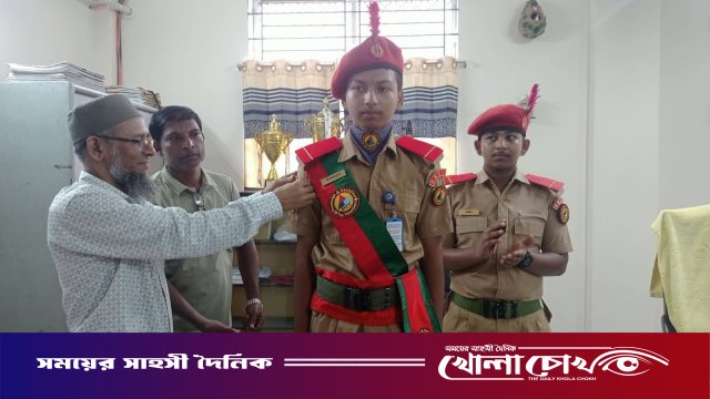 ফরিদপুর জিলা স্কুলে বিএনসিসি ক্যাডেটদের র‍্যাঙ্ক ব্যাজ প্রদান