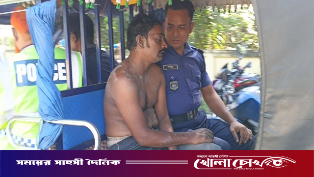 নাজিরপুরে মেয়েকে ধর্ষণের অভিযোগে বাবাকে গণধোলাই দিয়ে পুলিশে সোপর্দ