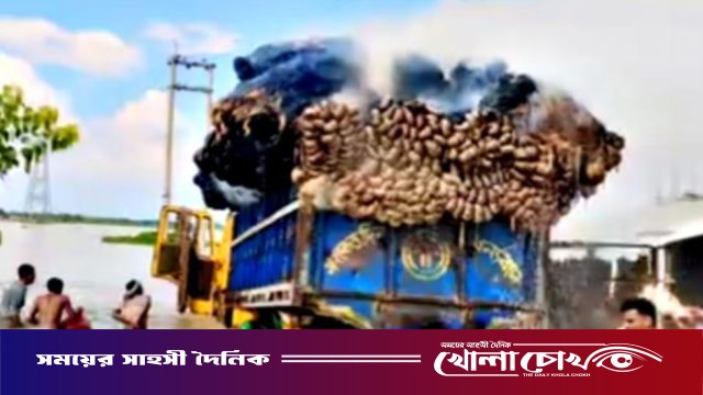 দৌলতপুরে শর্ট সার্কিট থেকে ট্রাকে আগুন: ৩০০ মণ পাট পুড়ে ছাই, ক্ষতি প্রায় ১২ লাখ টাকা