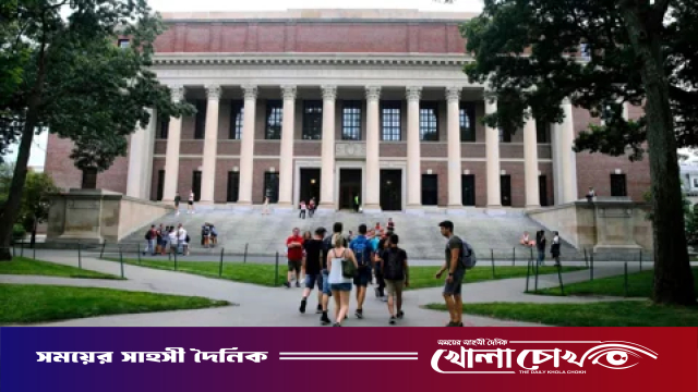 বিদেশি শিক্ষার্থী-সাংবাদিকদের নতুন ভিসা নীতি আটকে দিলেন মার্কিন আদালত