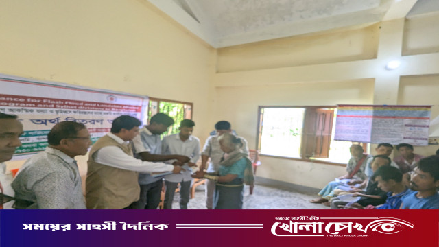 থানচিতে বন্যা ও পাহাড়ধসে ক্ষতিগ্রস্ত ১২০ পরিবার পেল শর্তহীন নগদ সহায়তা
