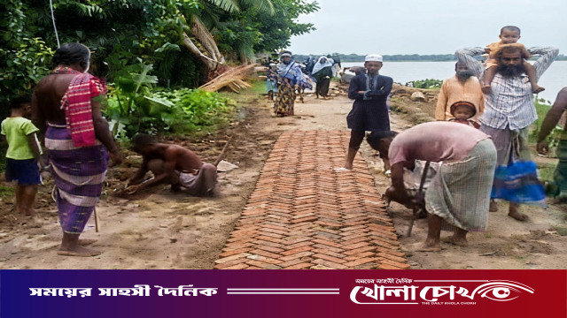 আলফাডাঙ্গায় নদীভাঙনের গুজবে সড়ক থেকে তোলা ইট ফেরত দিলেন অভিযুক্তরা