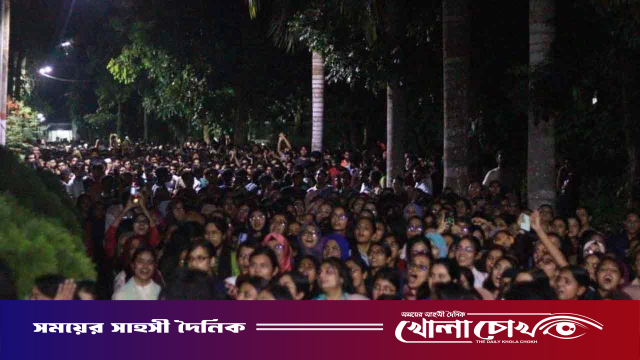 চুয়েটে ভিসি পরিবর্তনের প্রতিবাদে শিক্ষার্থীদের বিক্ষোভ, ভবনে তালা