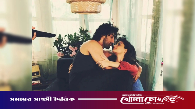 রণবীরকে কোলে নিয়ে জন্মদিনে আলিয়ার বিশেষ বার্তা